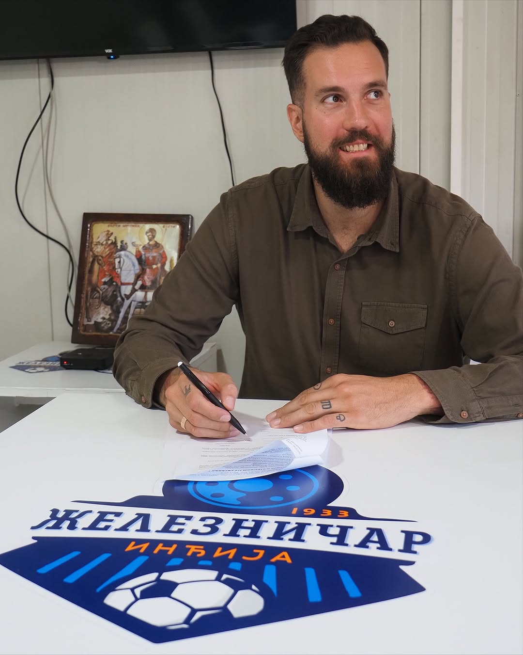 据他们透露, 加盟贝尔格, 前锋 据他们透露, 加盟贝尔格, 前锋