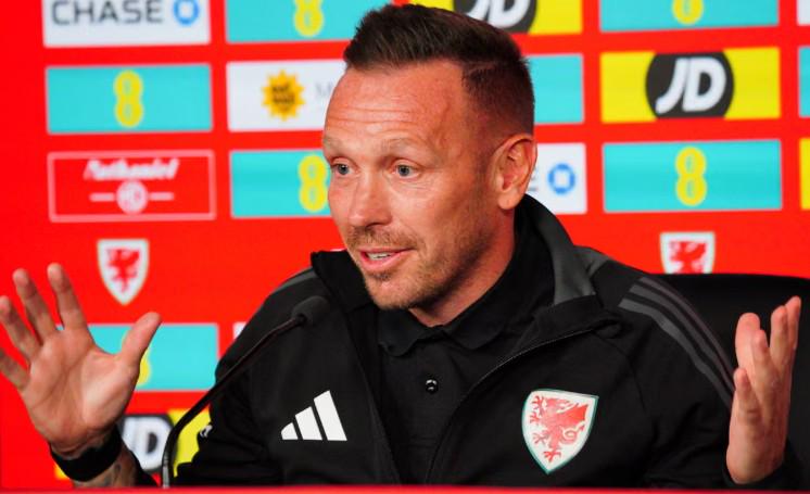 新闻发布会, 出席了赛前